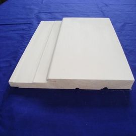 Άσπρη ξύλινη σχηματοποίηση παραθύρων, εσωτερικό πλαίσιο παραθύρων για την οικοδόμηση της διακόσμησης DG8101